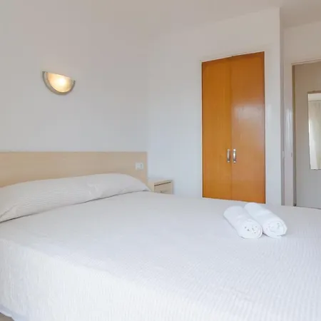 Apartment Palmeras 1 *